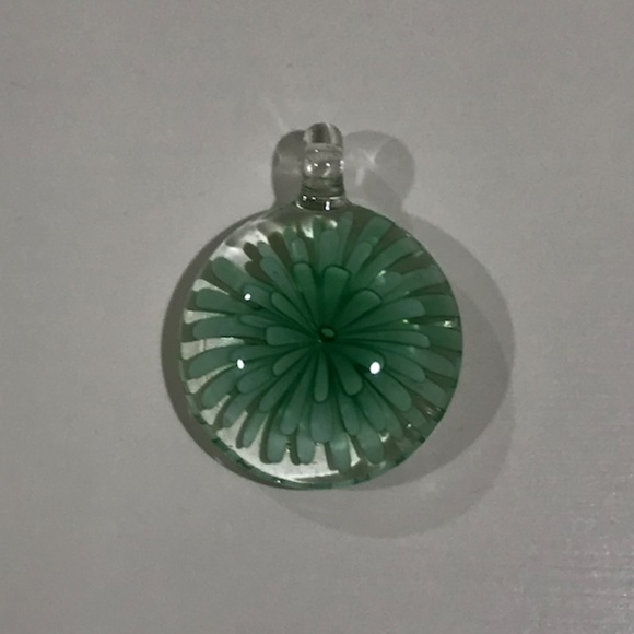 Jewelry - Beautiful Flower Pendant